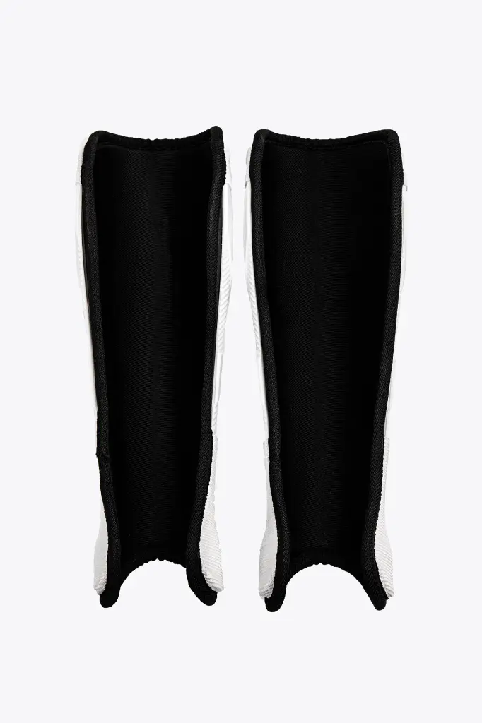 ACC00013_1016_2_Shinguard_White-Black.webp